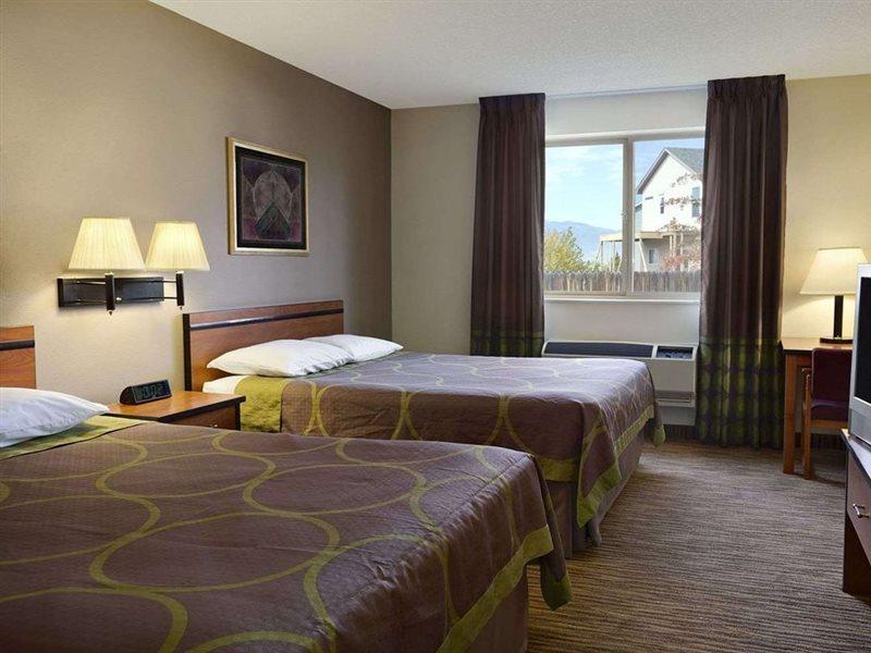 Super 8 By Wyndham Colorado Springs Airport Motell Exteriör bild