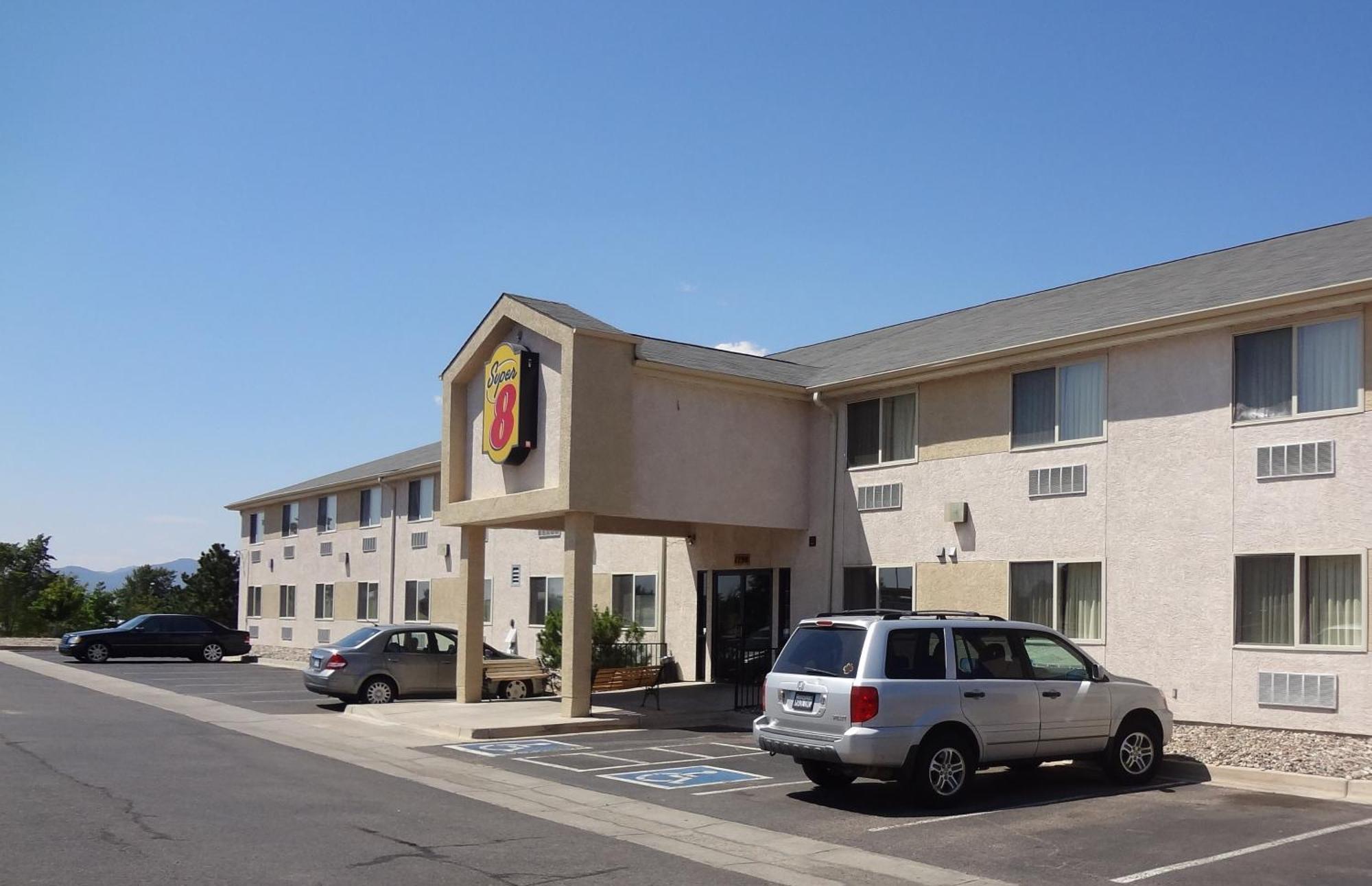 Super 8 By Wyndham Colorado Springs Airport Motell Exteriör bild