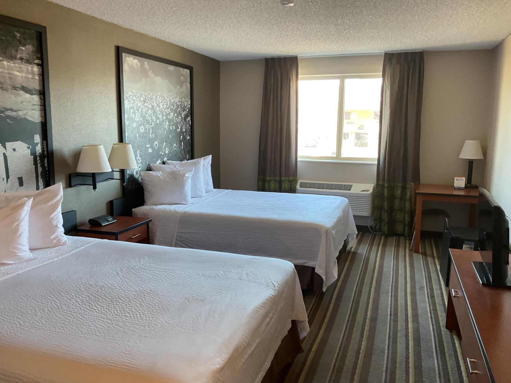 Super 8 By Wyndham Colorado Springs Airport Motell Exteriör bild