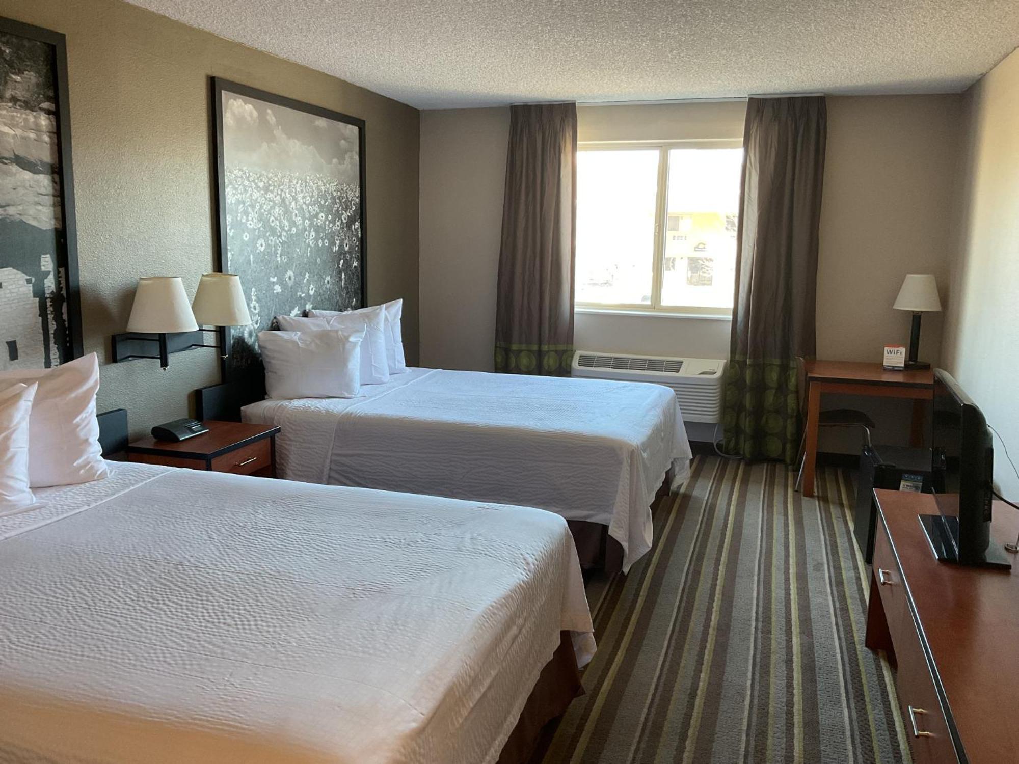 Super 8 By Wyndham Colorado Springs Airport Motell Exteriör bild
