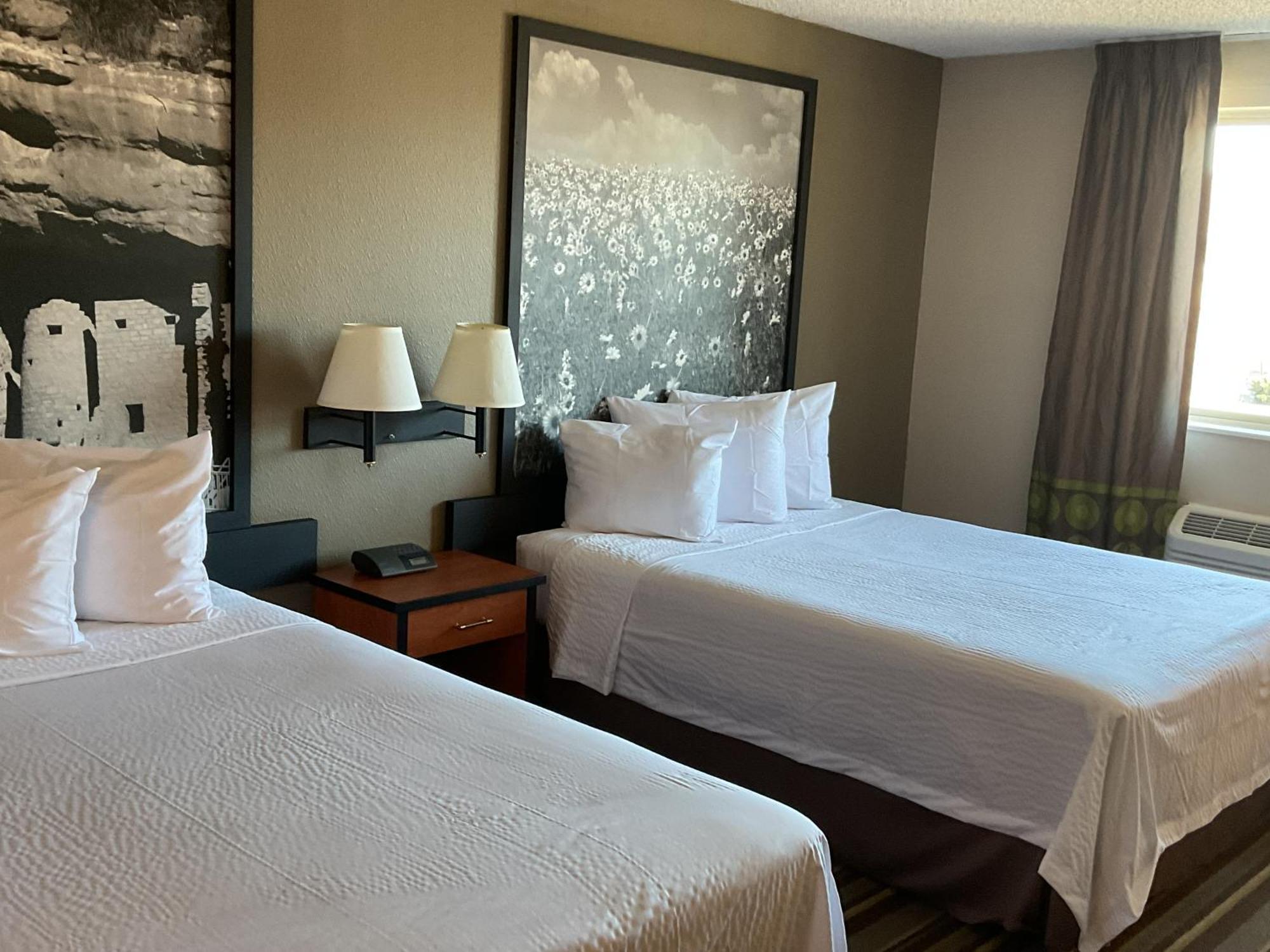 Super 8 By Wyndham Colorado Springs Airport Motell Exteriör bild